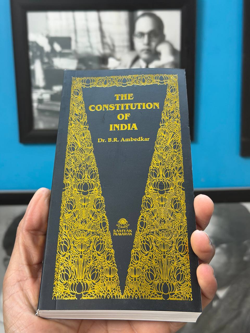 BHARAT KA SAMVIDHAN ORIGINAL MINI   (ENGLISH)