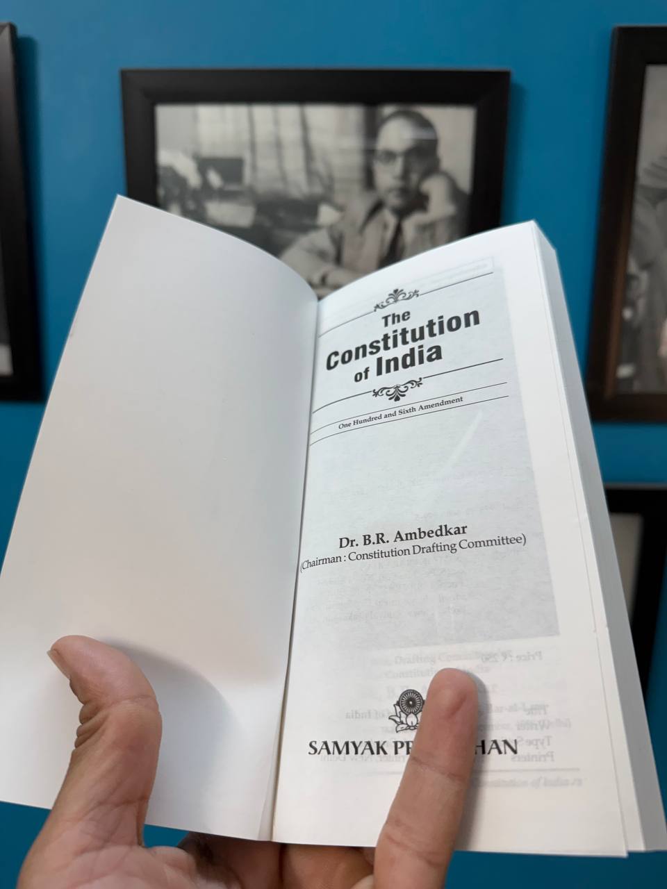 BHARAT KA SAMVIDHAN ORIGINAL MINI   (ENGLISH)